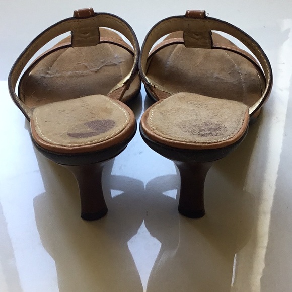 Tan leather Cole Haan sandal with black rubber bottom size 7B - Picture 3 of 4